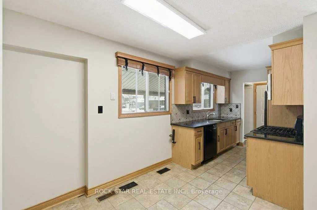 Photo 4 of Unit Main Fl, 115 Elmore Drive, Hamilton, Eleanor — HOMEH