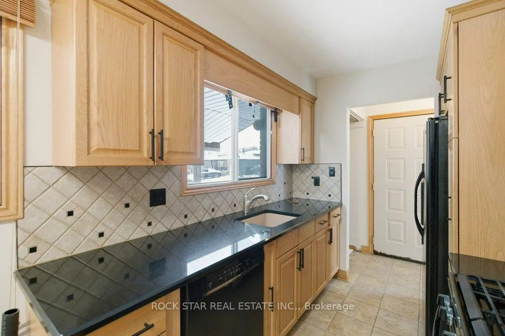 Photo 5 of Unit Main Fl, 115 Elmore Drive, Hamilton, Eleanor — HOMEH