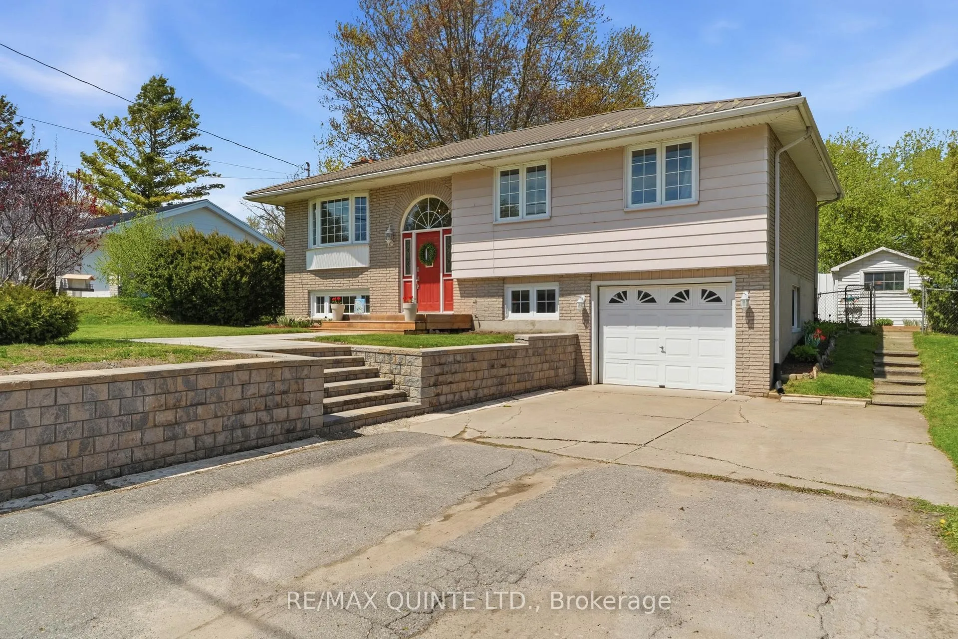 Photo 2 of 565 Lester Road, Quinte West, Sidney Ward — HOMEH