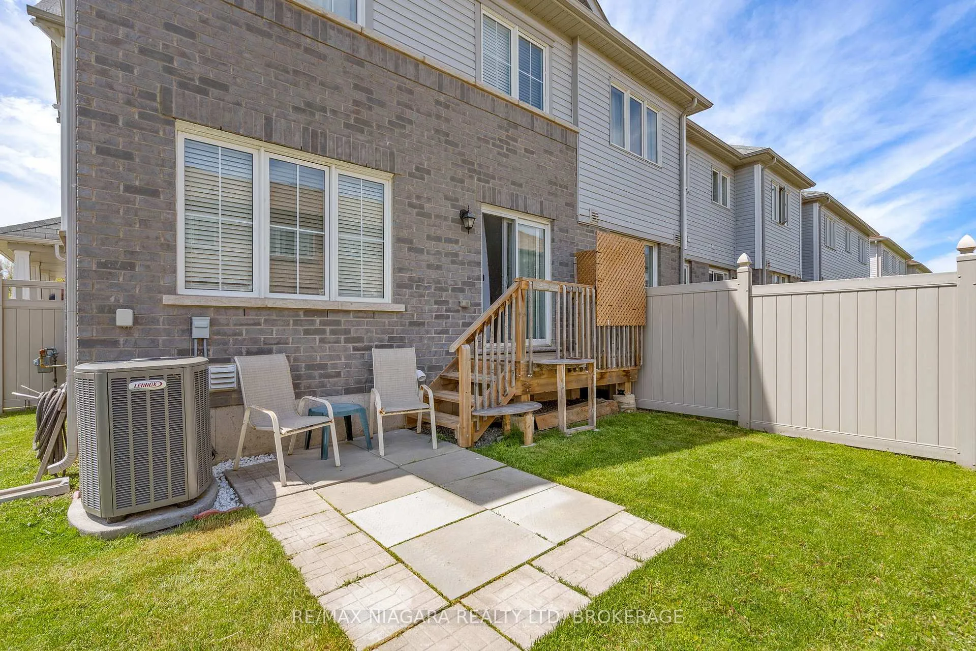 Photo 7 of 7782 Dockweed Drive, Niagara Falls, Brown — HOMEH