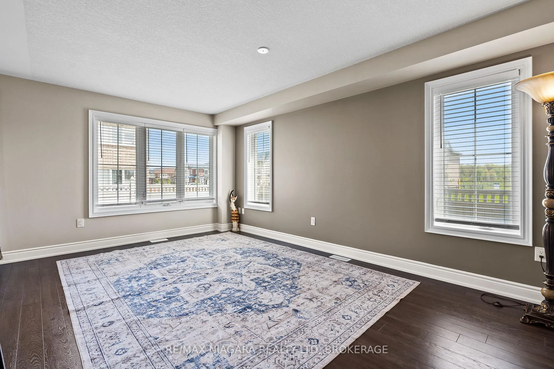 Photo 9 of 7782 Dockweed Drive, Niagara Falls, Brown — HOMEH