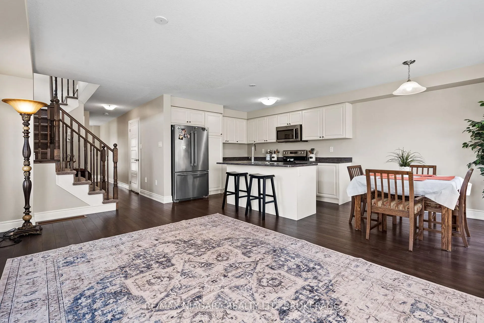 Photo 11 of 7782 Dockweed Drive, Niagara Falls, Brown — HOMEH