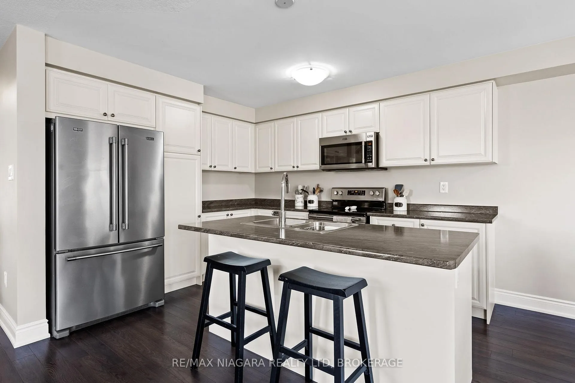 Photo 12 of 7782 Dockweed Drive, Niagara Falls, Brown — HOMEH