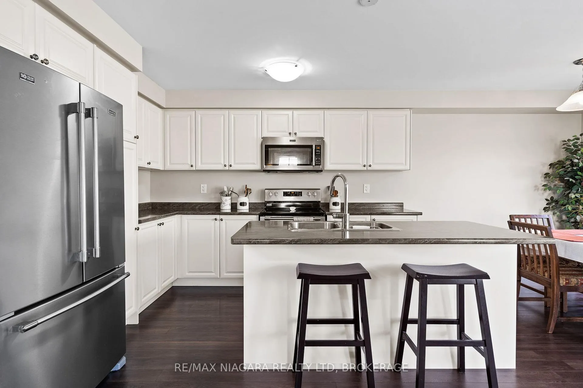 Photo 13 of 7782 Dockweed Drive, Niagara Falls, Brown — HOMEH