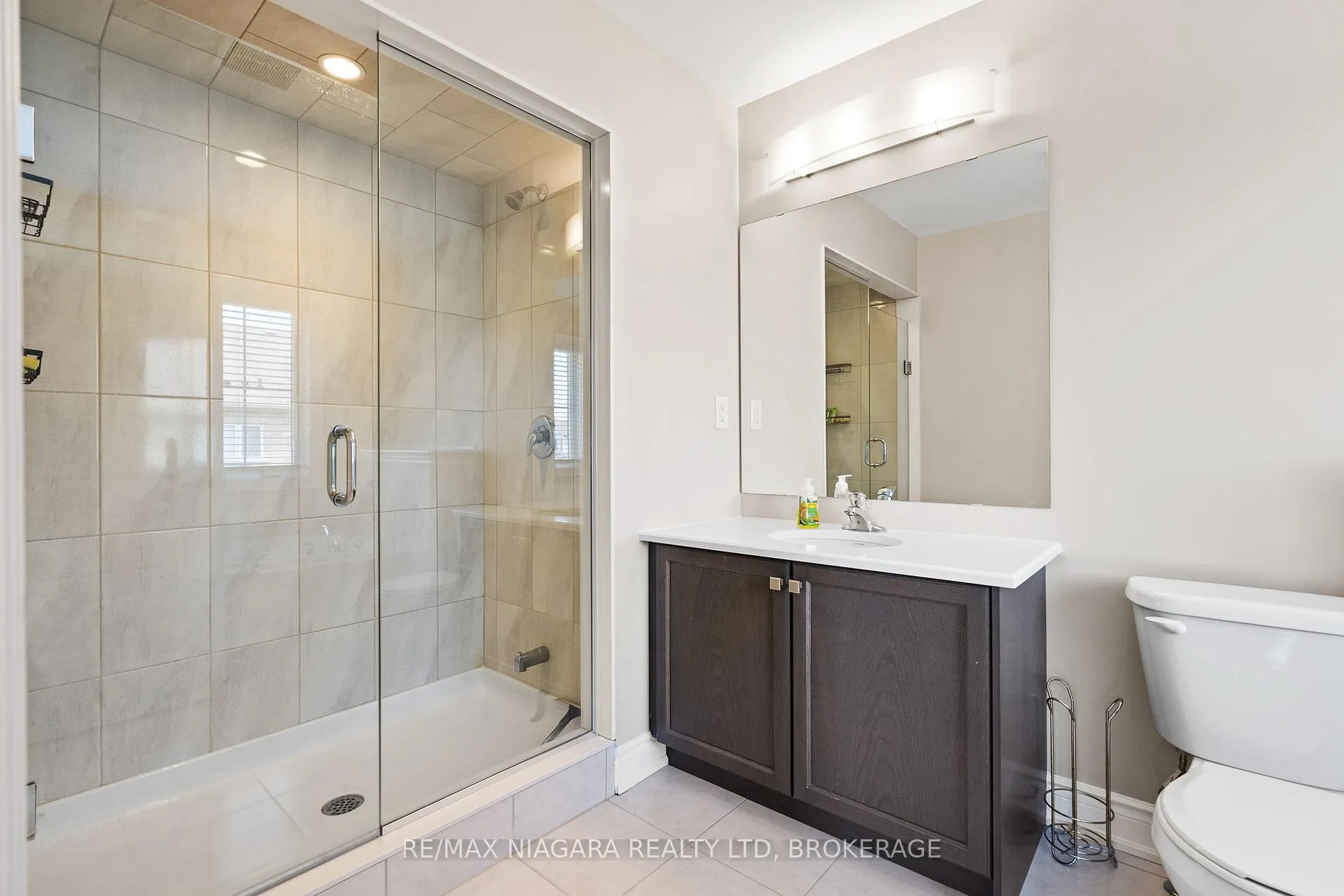 Photo 24 of 7782 Dockweed Drive, Niagara Falls, Brown — HOMEH