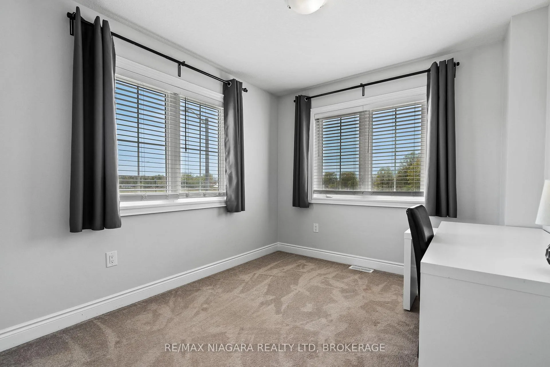 Photo 26 of 7782 Dockweed Drive, Niagara Falls, Brown — HOMEH