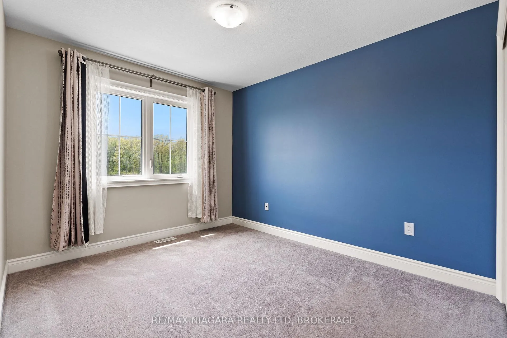 Photo 27 of 7782 Dockweed Drive, Niagara Falls, Brown — HOMEH
