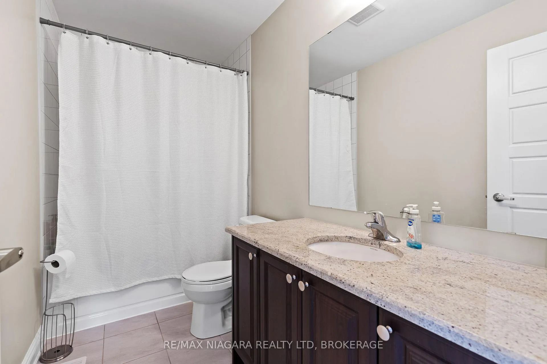 Photo 28 of 7782 Dockweed Drive, Niagara Falls, Brown — HOMEH