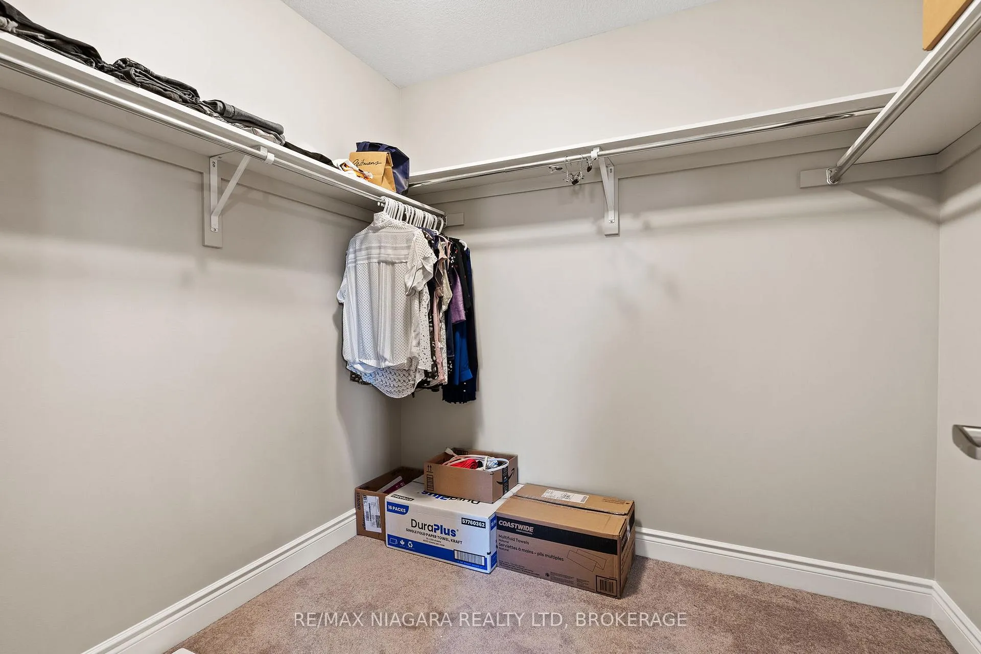 Photo 29 of 7782 Dockweed Drive, Niagara Falls, Brown — HOMEH