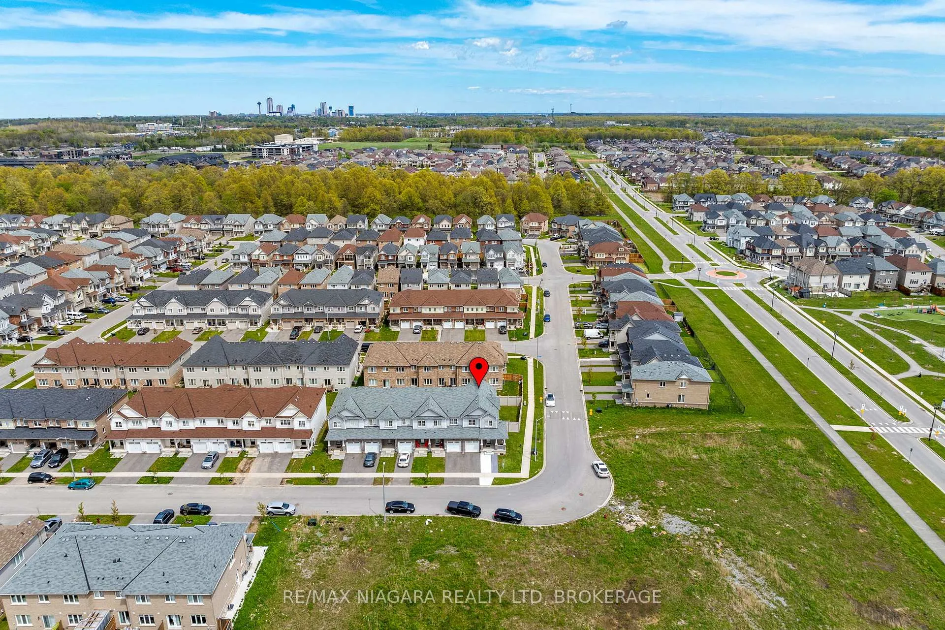 Photo 32 of 7782 Dockweed Drive, Niagara Falls, Brown — HOMEH
