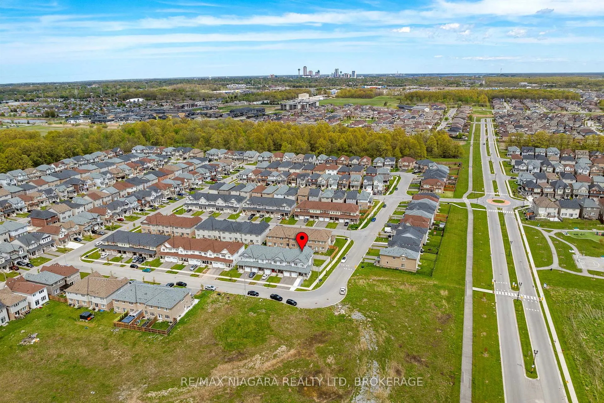 Photo 33 of 7782 Dockweed Drive, Niagara Falls, Brown — HOMEH