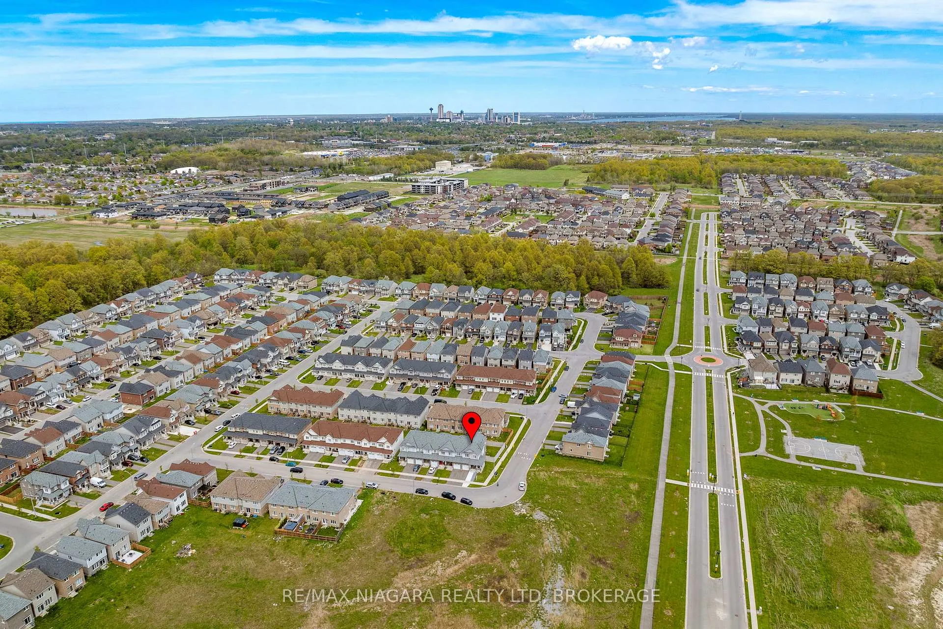 Photo 39 of 7782 Dockweed Drive, Niagara Falls, Brown — HOMEH