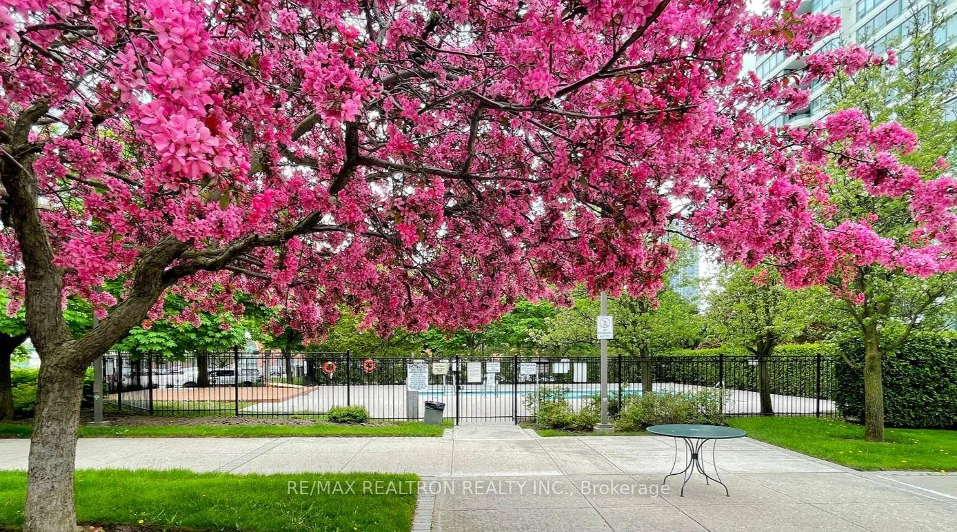 Photo 14 of Unit 1106, 110 Promenade Circle, Vaughan, Brownridge — HOMEH