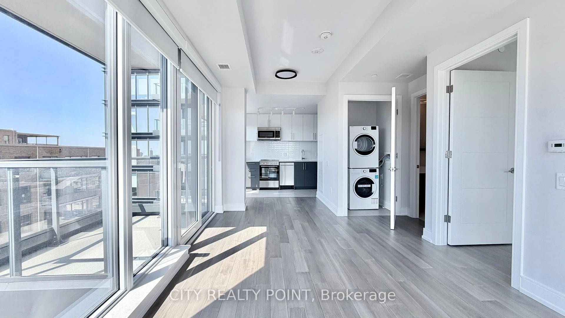 Front of Unit 1010, 2525 Bathurst Street