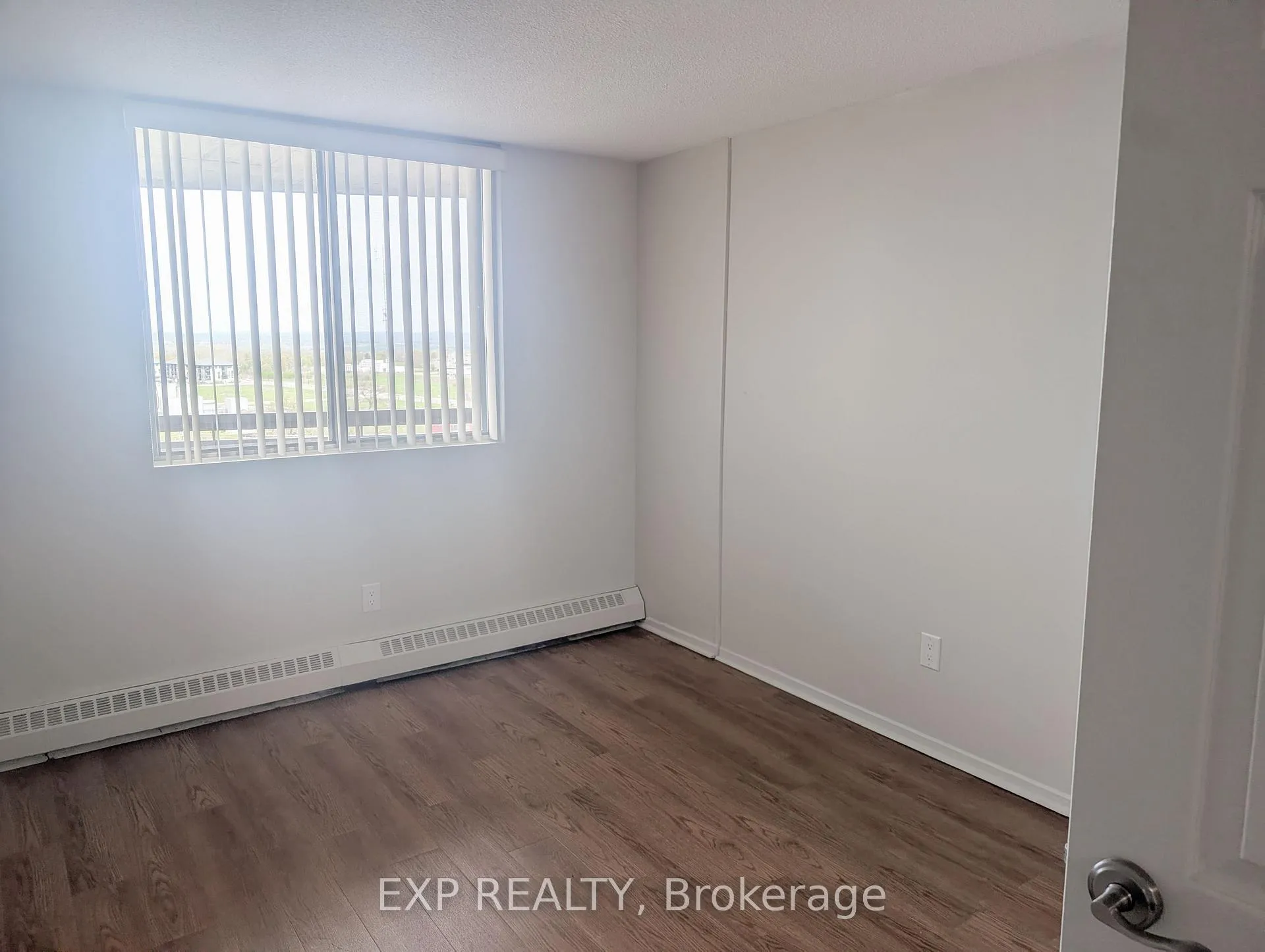 Photo 12 of Unit 1016, 981 Gulf Place, Ottawa, Carson Meadows — HOMEH