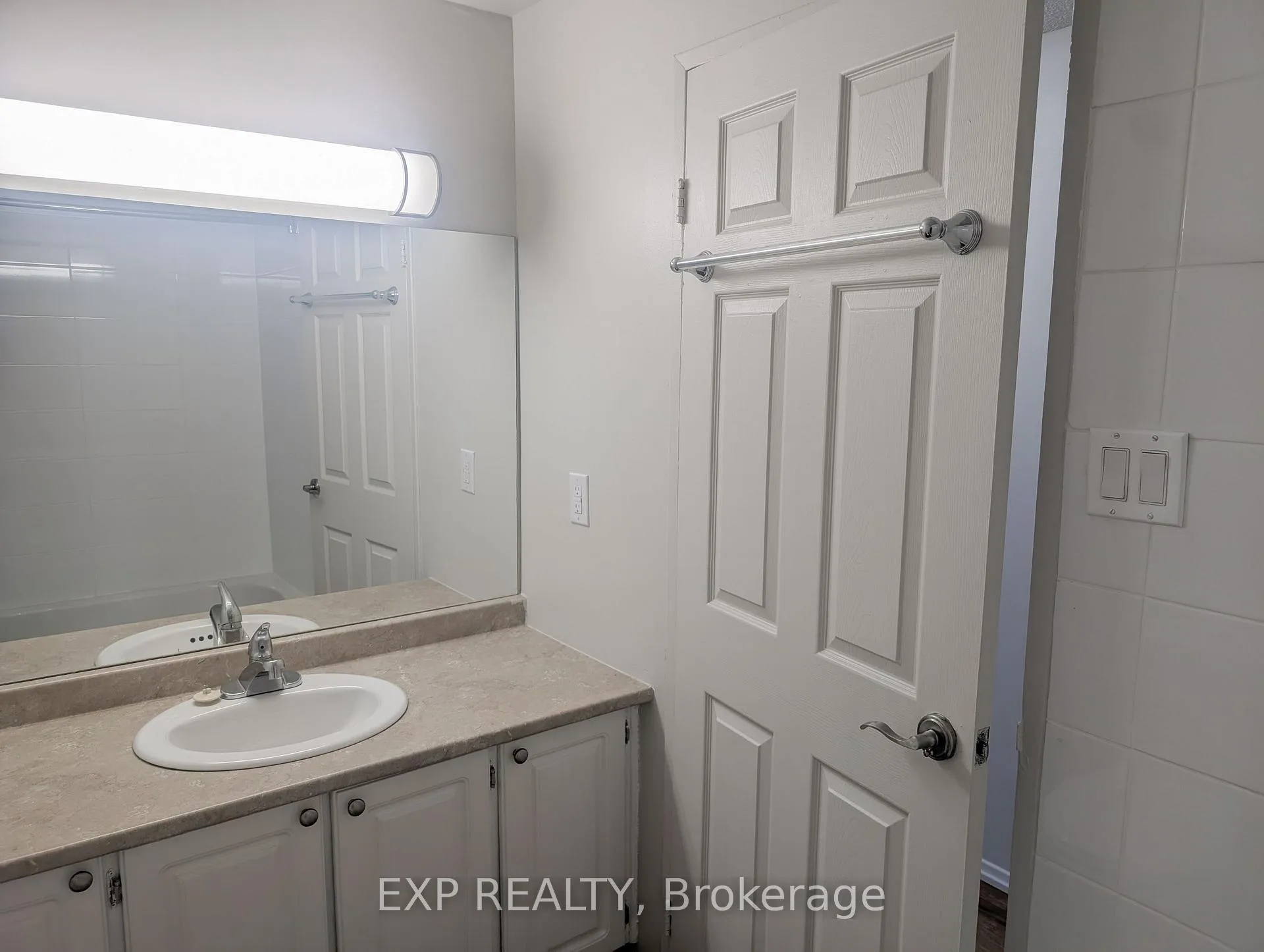 Photo 14 of Unit 1016, 981 Gulf Place, Ottawa, Carson Meadows — HOMEH