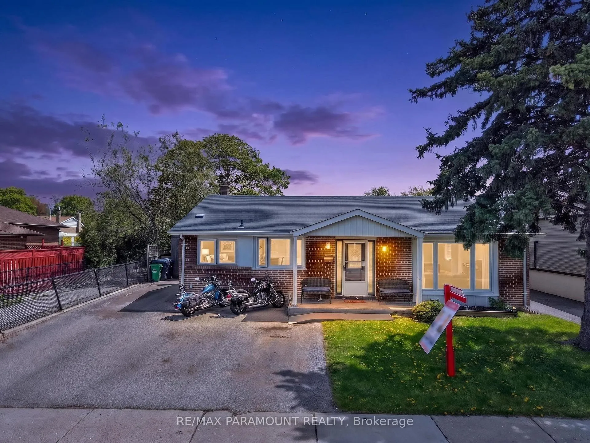 Photo 1 of 250 Avondale Boulevard, Brampton, Avondale — HOMEH