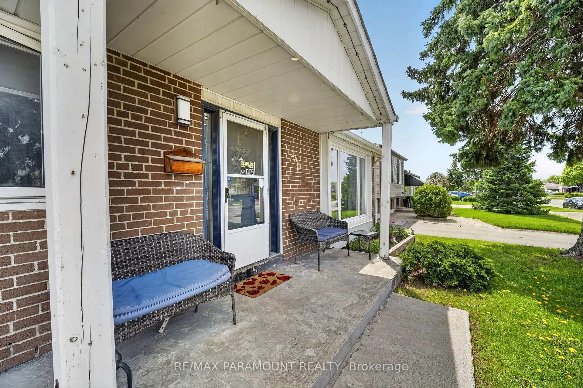 Photo 4 of 250 Avondale Boulevard, Brampton, Avondale — HOMEH