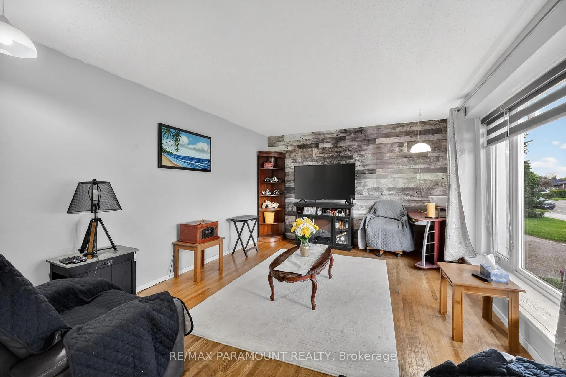 Photo 7 of 250 Avondale Boulevard, Brampton, Avondale — HOMEH