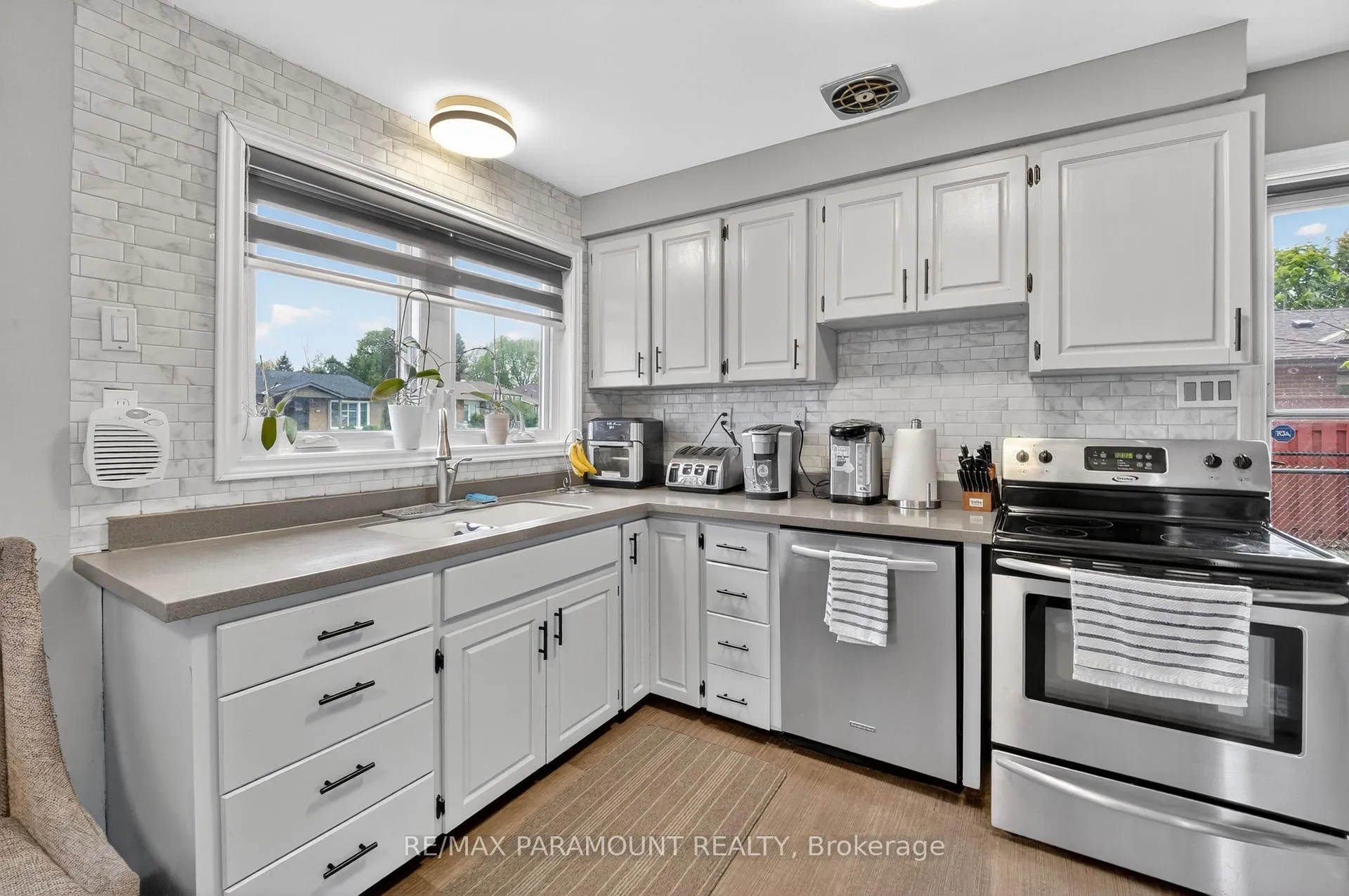 Photo 14 of 250 Avondale Boulevard, Brampton, Avondale — HOMEH