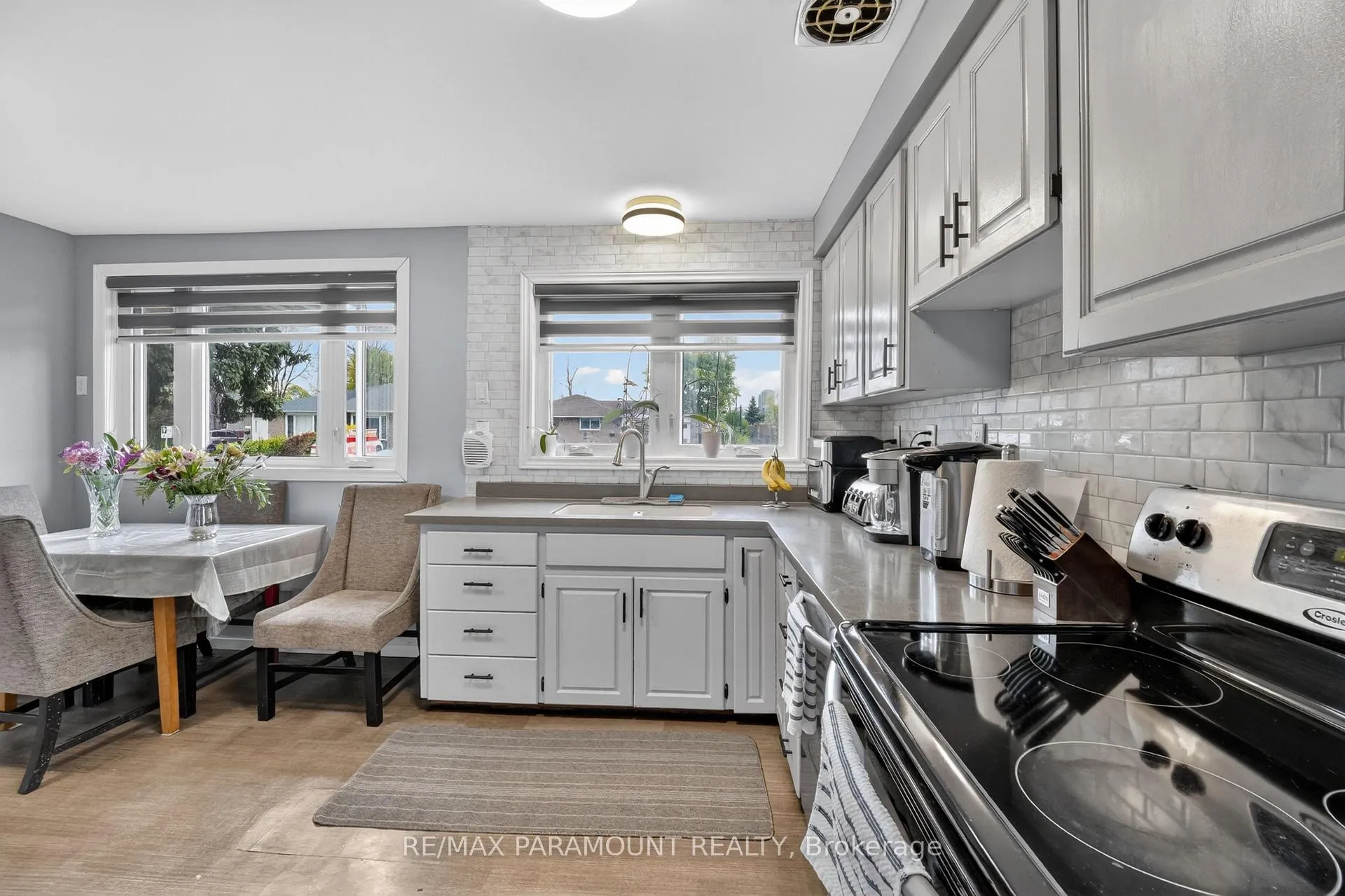 Photo 16 of 250 Avondale Boulevard, Brampton, Avondale — HOMEH