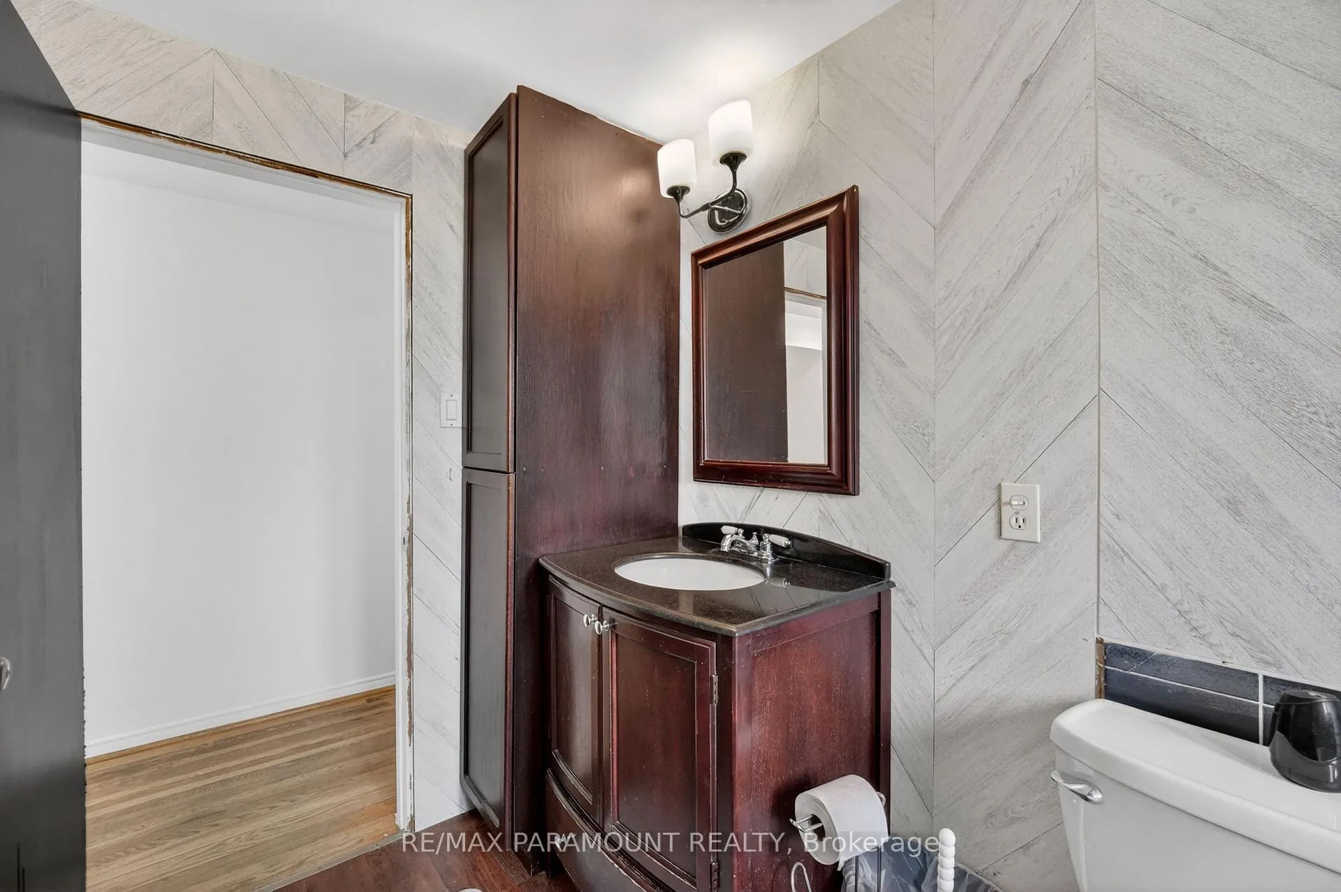Photo 24 of 250 Avondale Boulevard, Brampton, Avondale — HOMEH