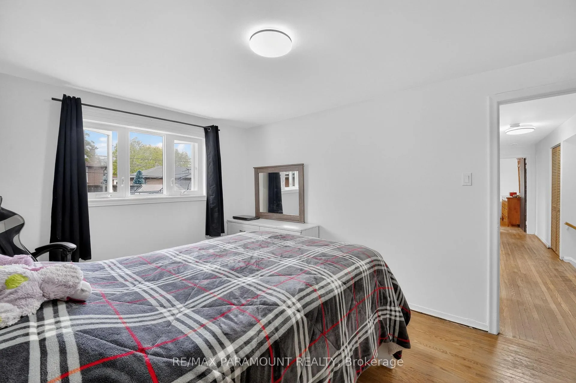 Photo 26 of 250 Avondale Boulevard, Brampton, Avondale — HOMEH