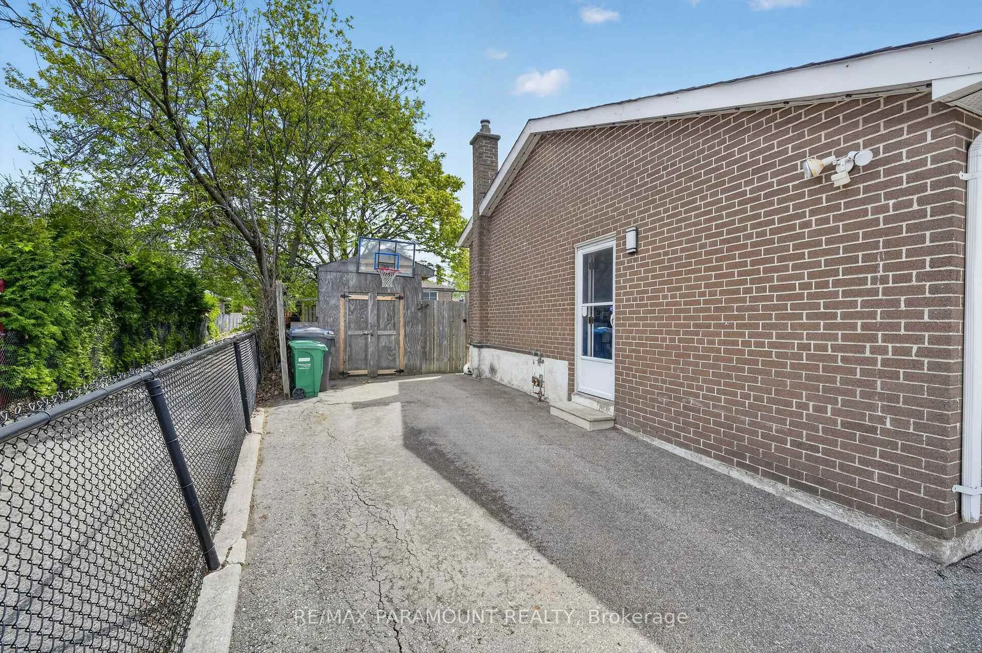 Photo 31 of 250 Avondale Boulevard, Brampton, Avondale — HOMEH