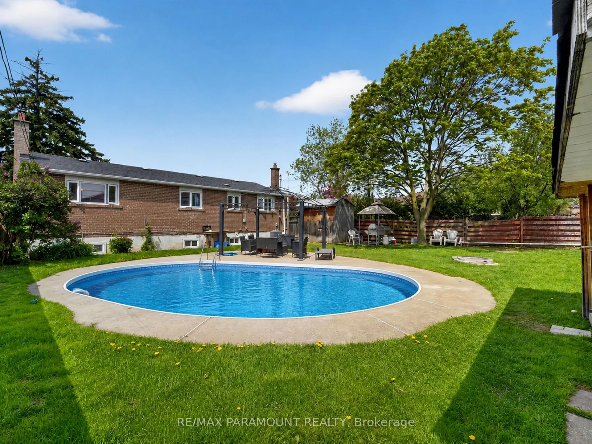 Photo 32 of 250 Avondale Boulevard, Brampton, Avondale — HOMEH