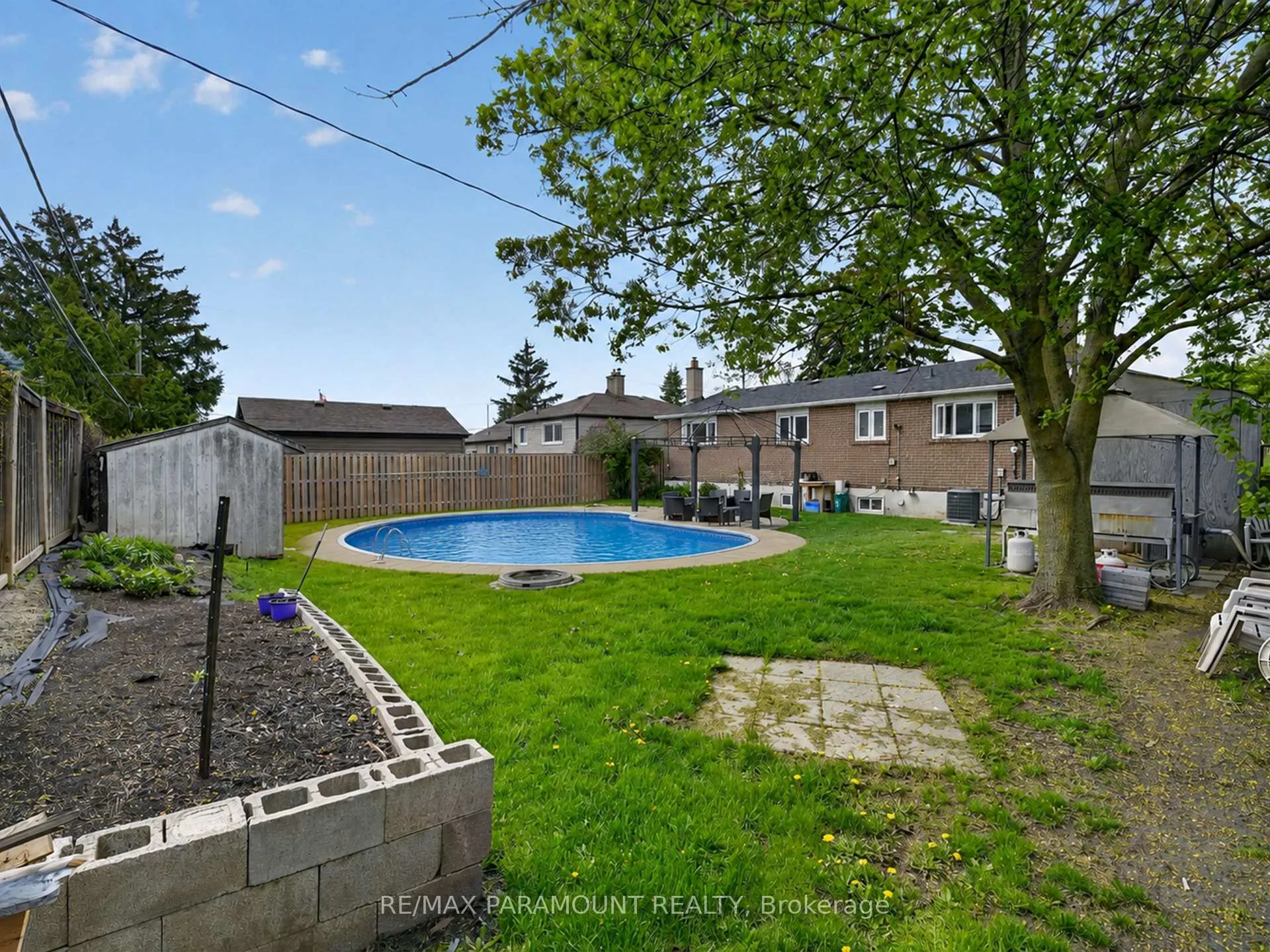 Photo 33 of 250 Avondale Boulevard, Brampton, Avondale — HOMEH