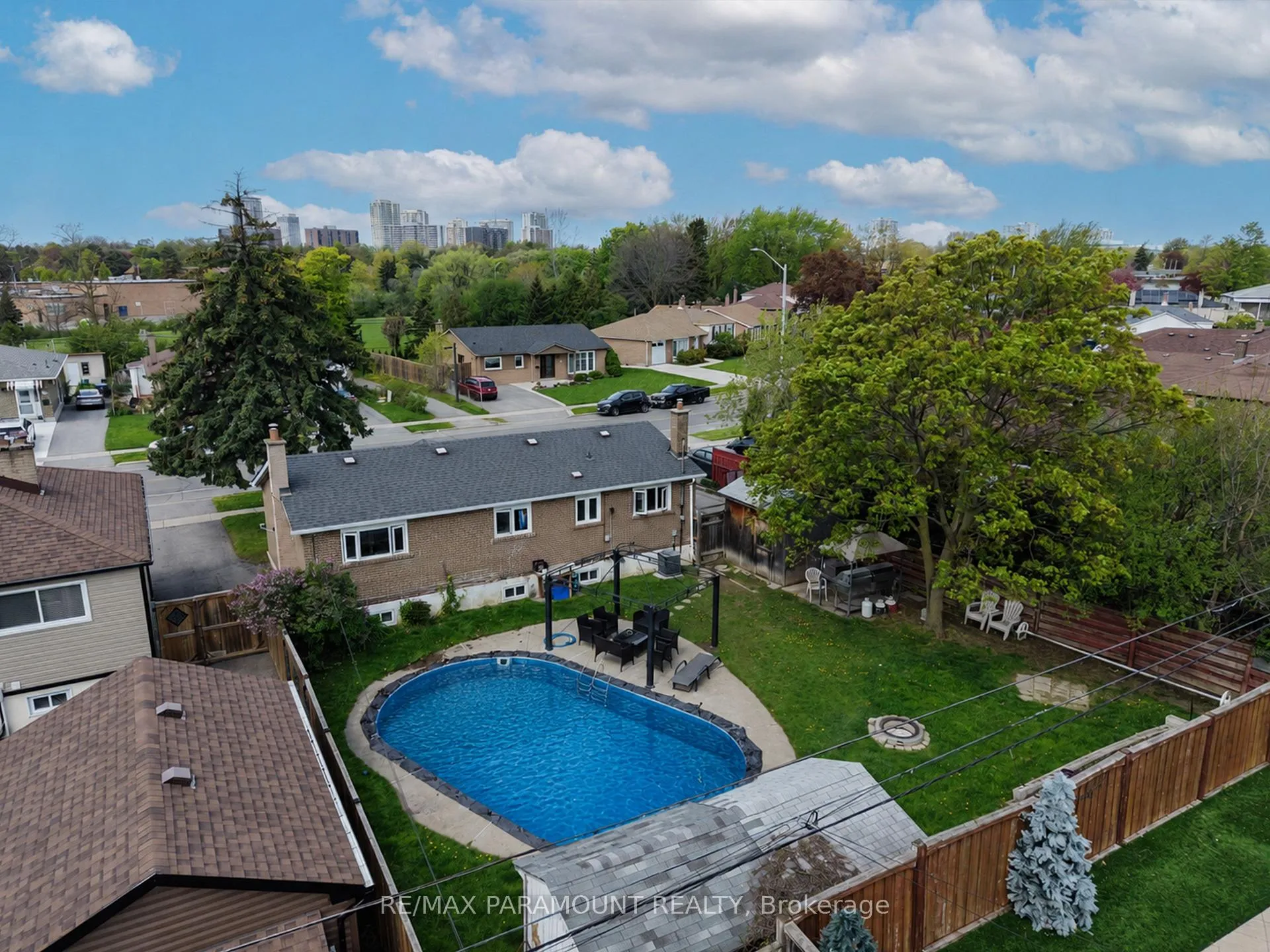 Photo 34 of 250 Avondale Boulevard, Brampton, Avondale — HOMEH