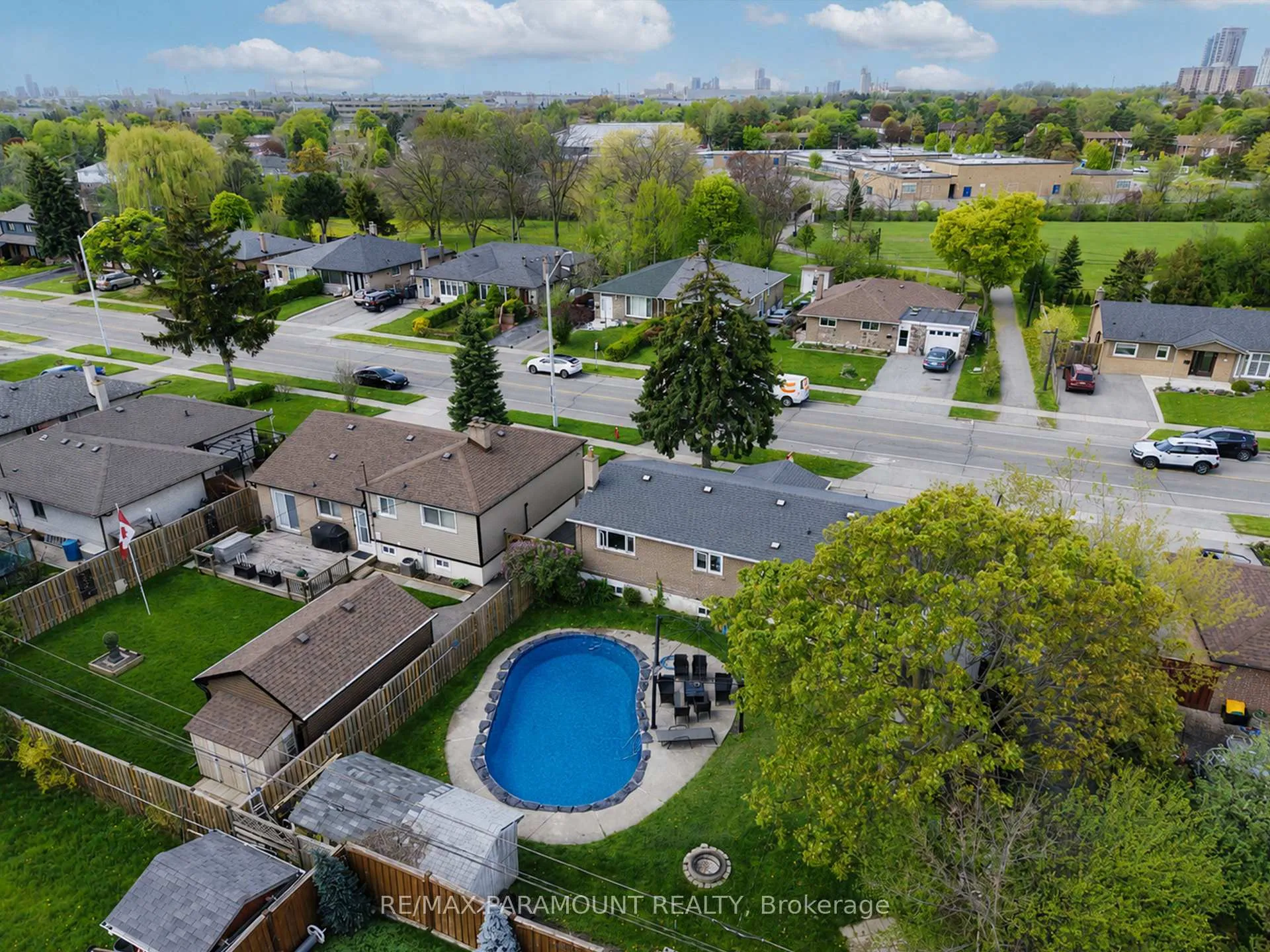 Photo 35 of 250 Avondale Boulevard, Brampton, Avondale — HOMEH