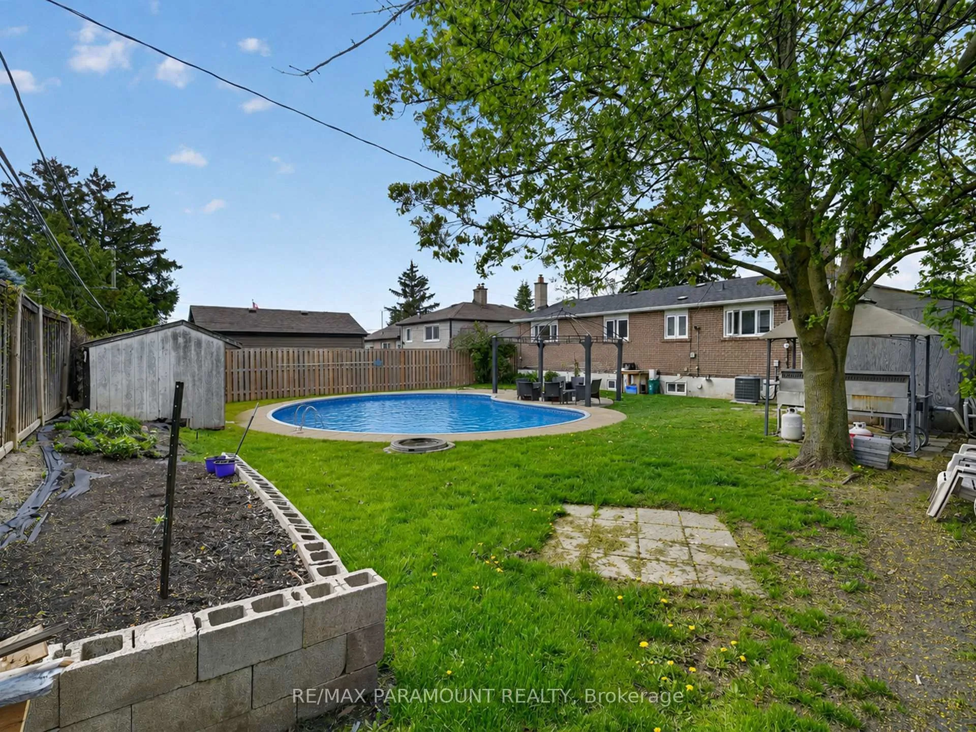 Photo 36 of 250 Avondale Boulevard, Brampton, Avondale — HOMEH