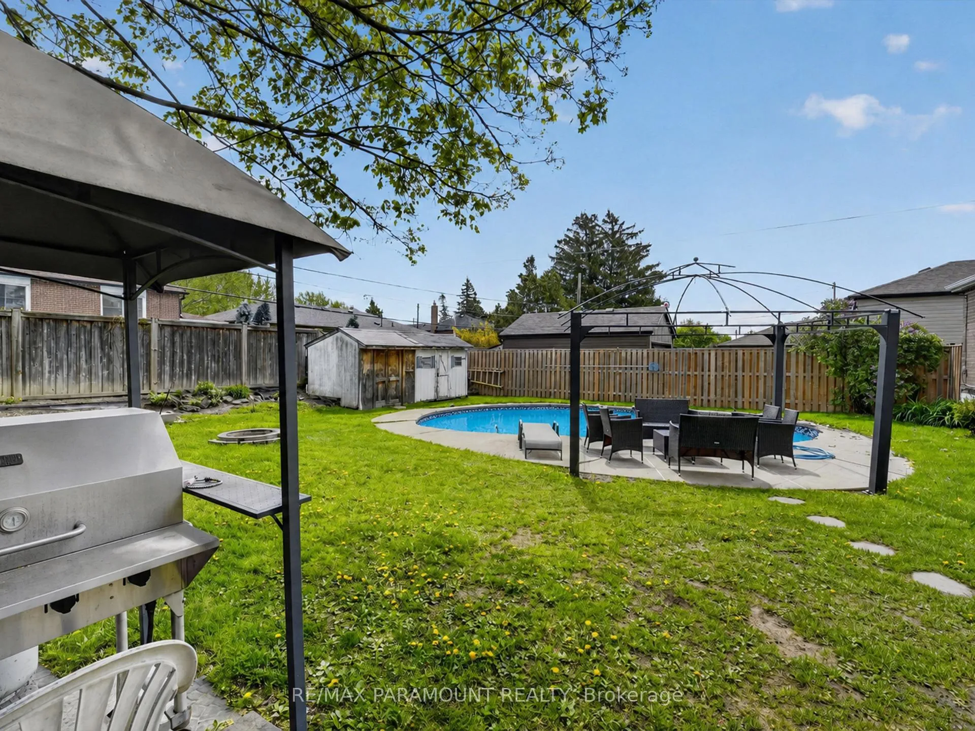 Photo 37 of 250 Avondale Boulevard, Brampton, Avondale — HOMEH