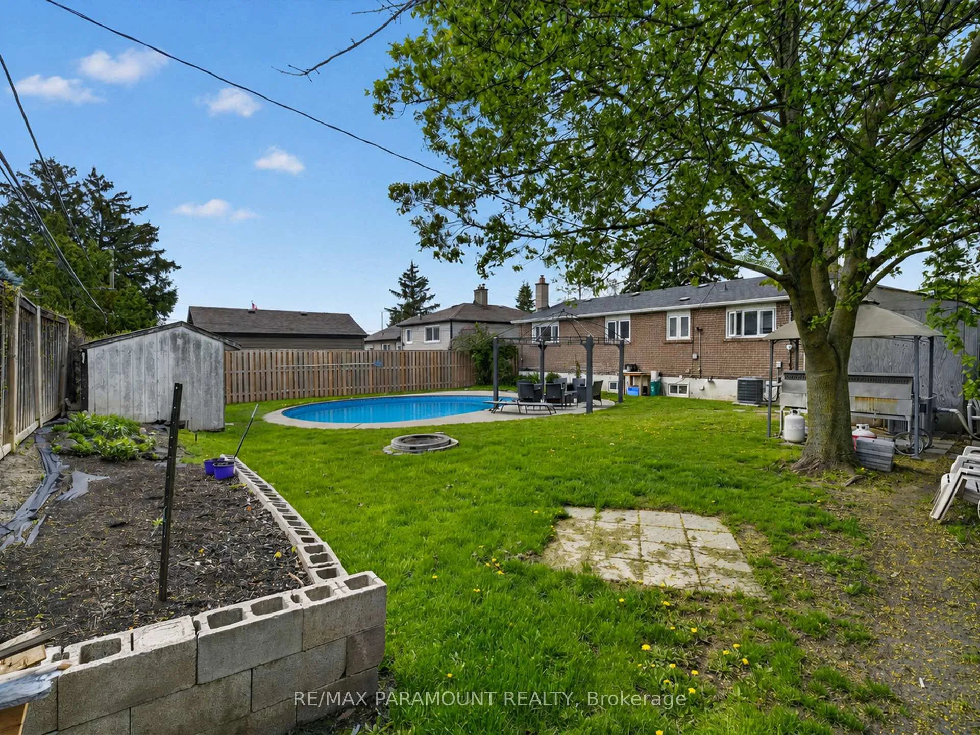 Photo 38 of 250 Avondale Boulevard, Brampton, Avondale — HOMEH