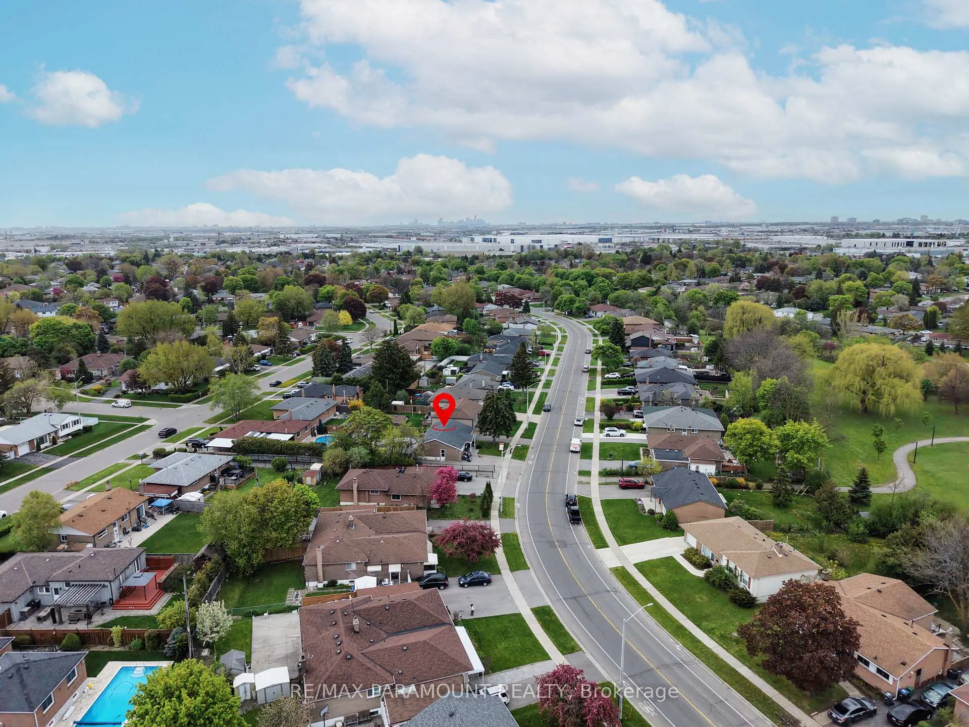 Photo 43 of 250 Avondale Boulevard, Brampton, Avondale — HOMEH
