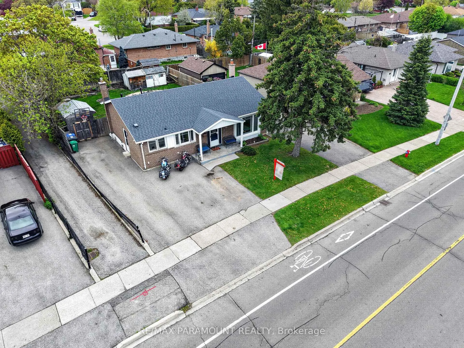 Photo 46 of 250 Avondale Boulevard, Brampton, Avondale — HOMEH