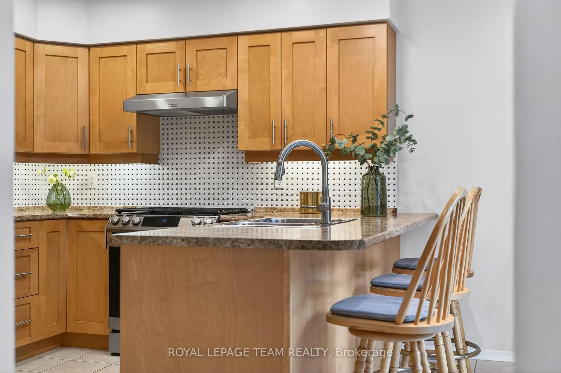Photo 18 of 27 Inwood Drive, Ottawa, Kanata - Bridlewood — HOMEH