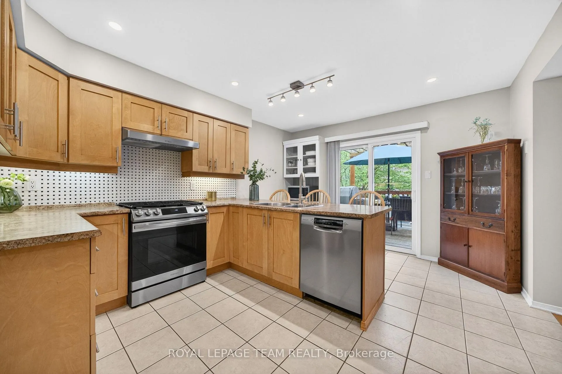 Photo 19 of 27 Inwood Drive, Ottawa, Kanata - Bridlewood — HOMEH