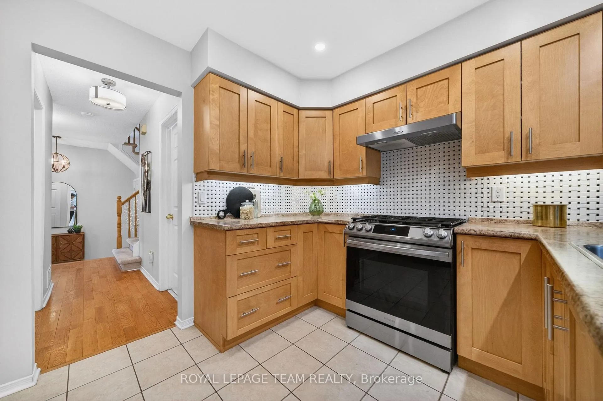 Photo 20 of 27 Inwood Drive, Ottawa, Kanata - Bridlewood — HOMEH