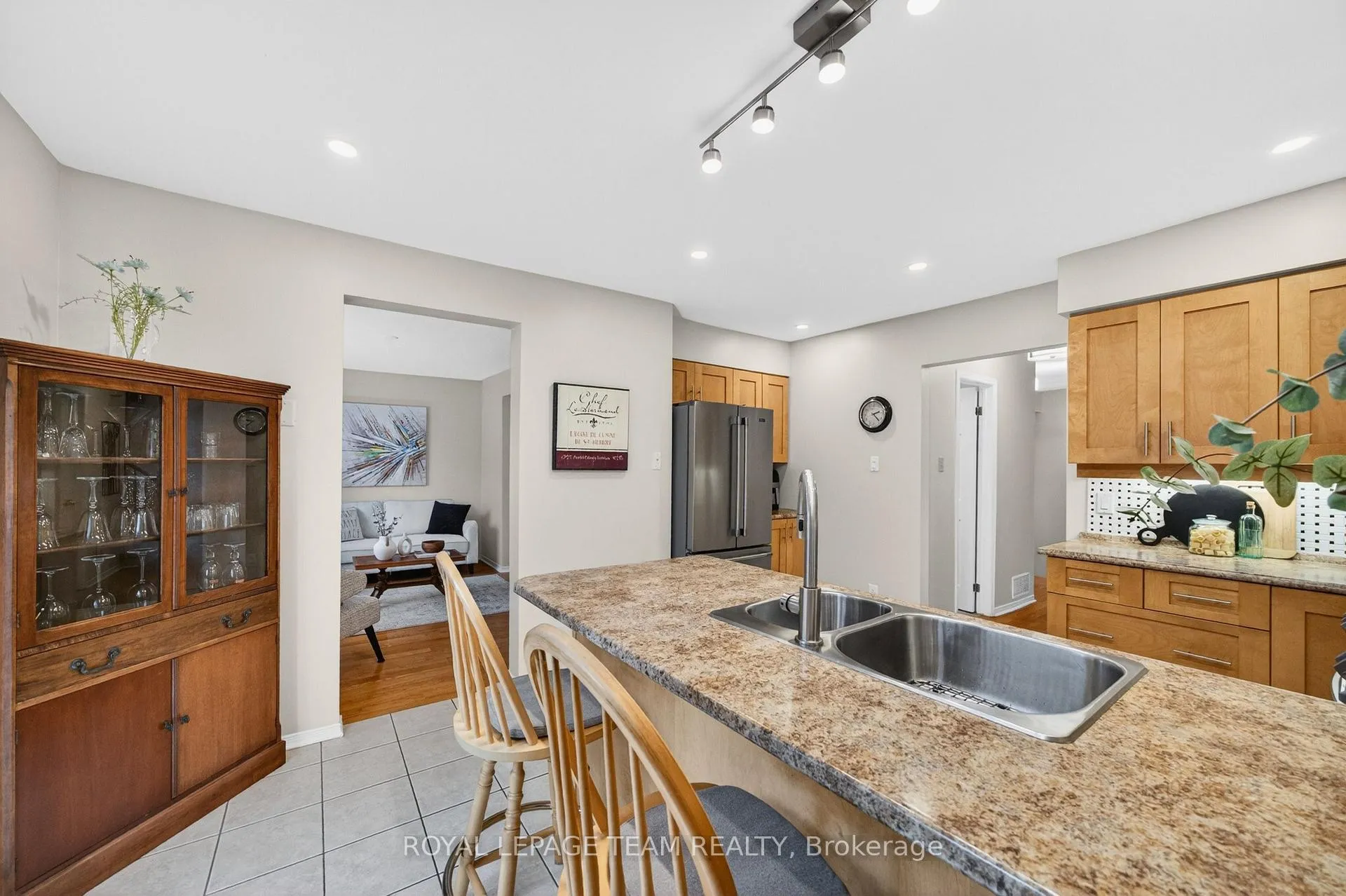 Photo 21 of 27 Inwood Drive, Ottawa, Kanata - Bridlewood — HOMEH