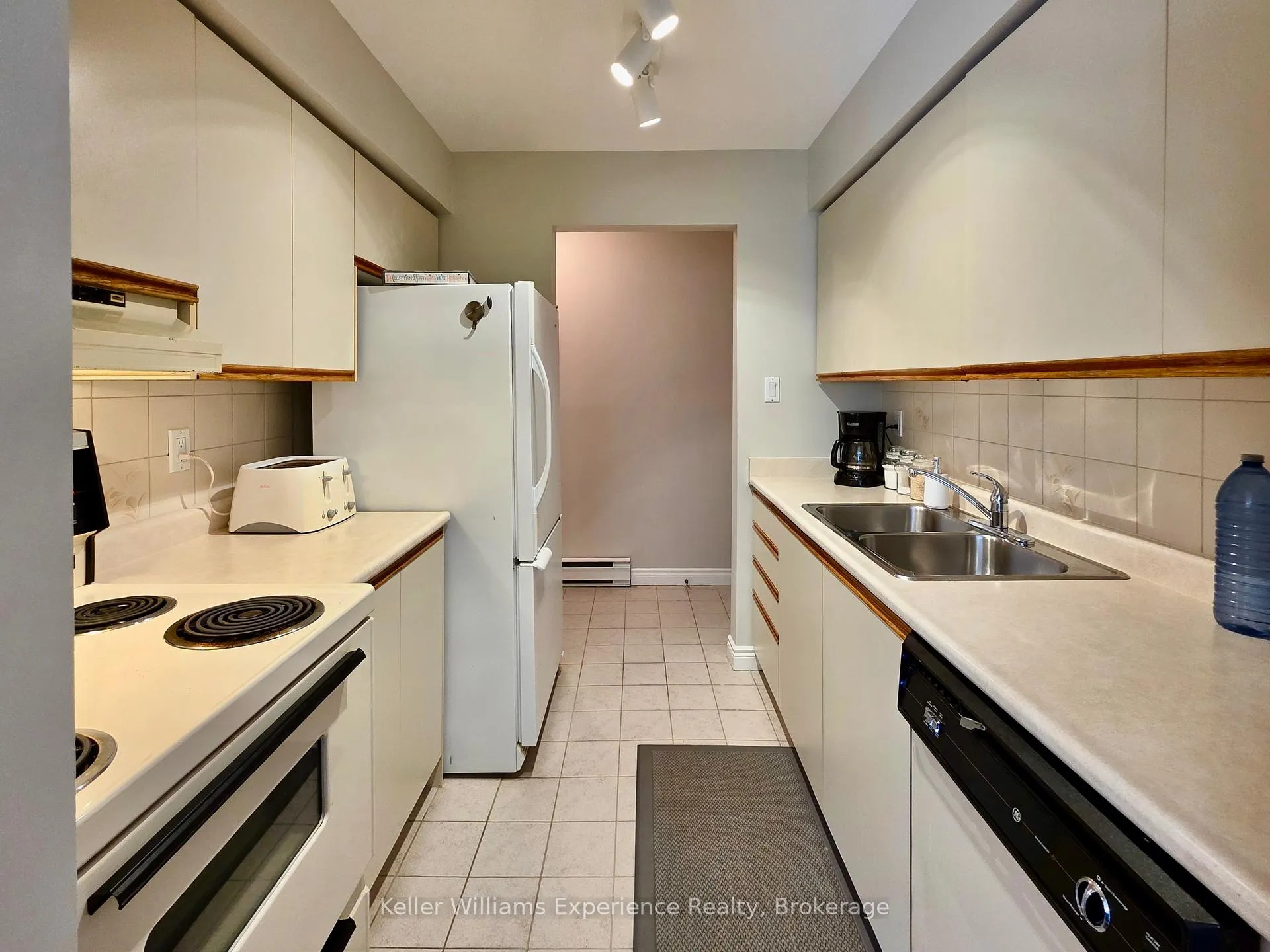 Photo 7 of Unit 202A, 657 Cedar Lane, Bracebridge, Macaulay — HOMEH