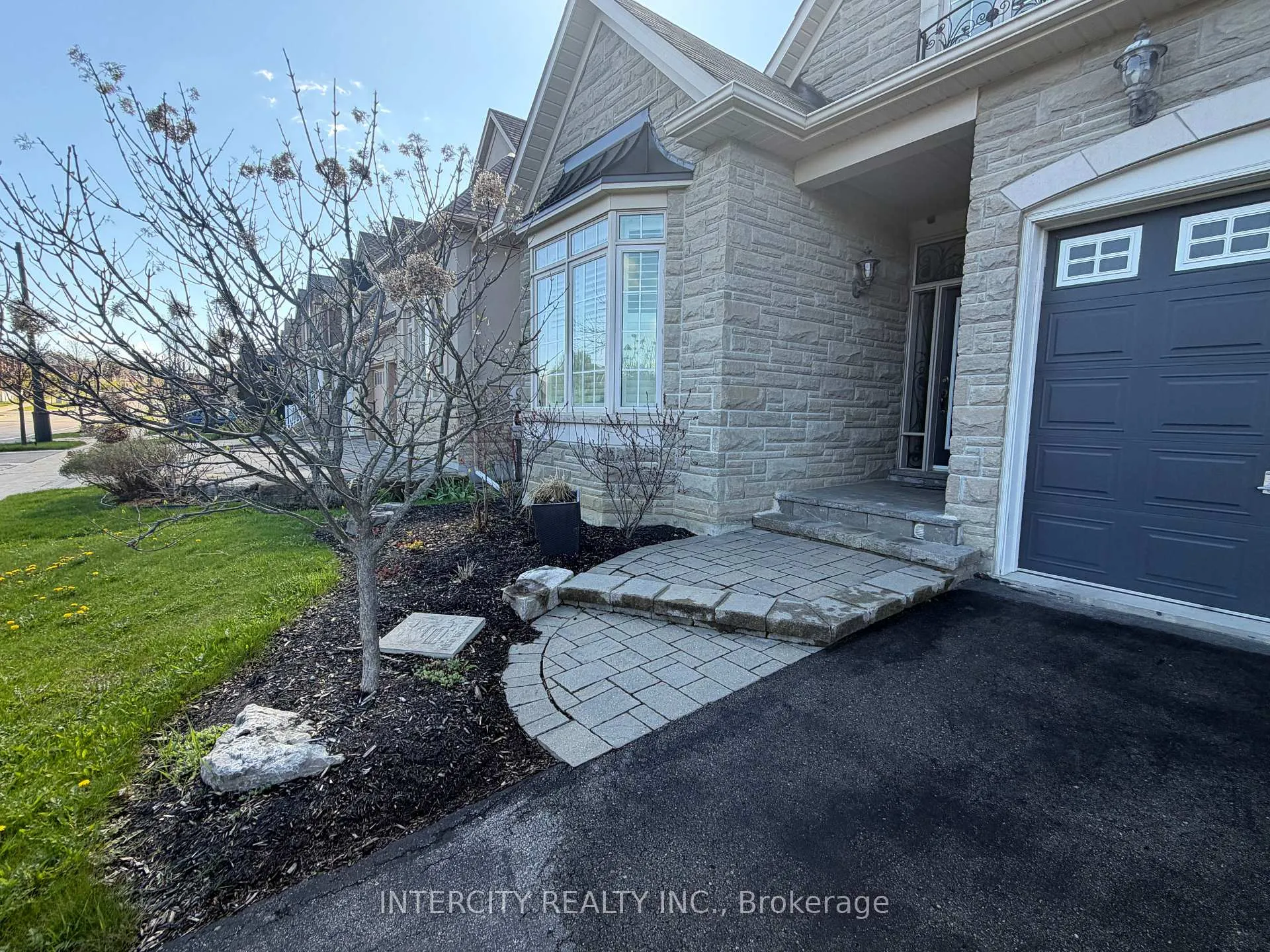 Photo 2 of 655 Davos Road, Vaughan, Vellore Village — HOMEH