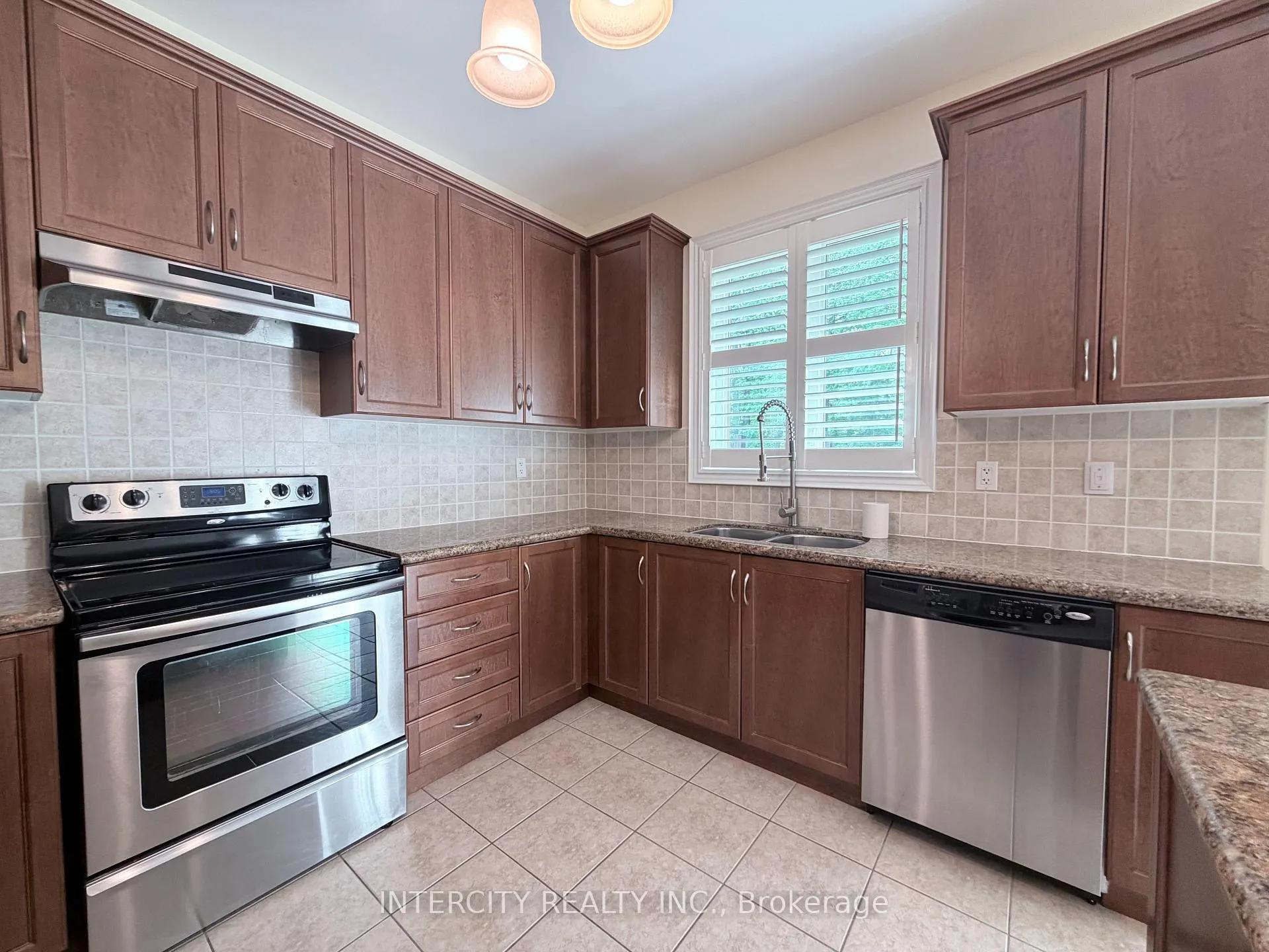 Photo 16 of 655 Davos Road, Vaughan, Vellore Village — HOMEH