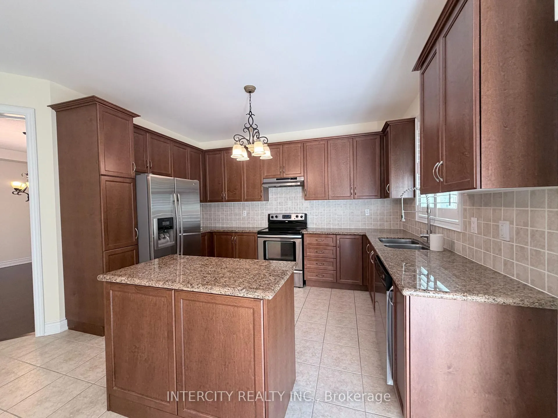 Photo 17 of 655 Davos Road, Vaughan, Vellore Village — HOMEH