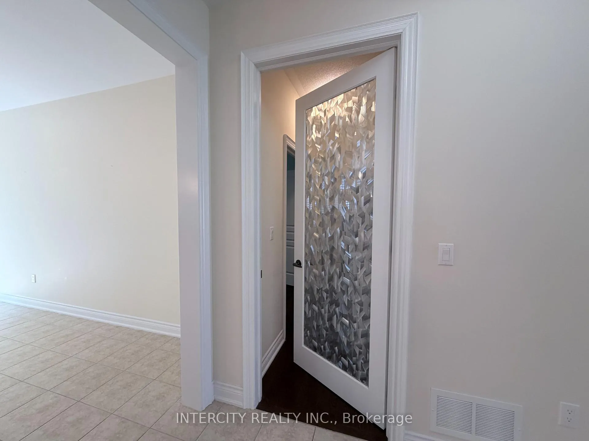 Photo 19 of 655 Davos Road, Vaughan, Vellore Village — HOMEH
