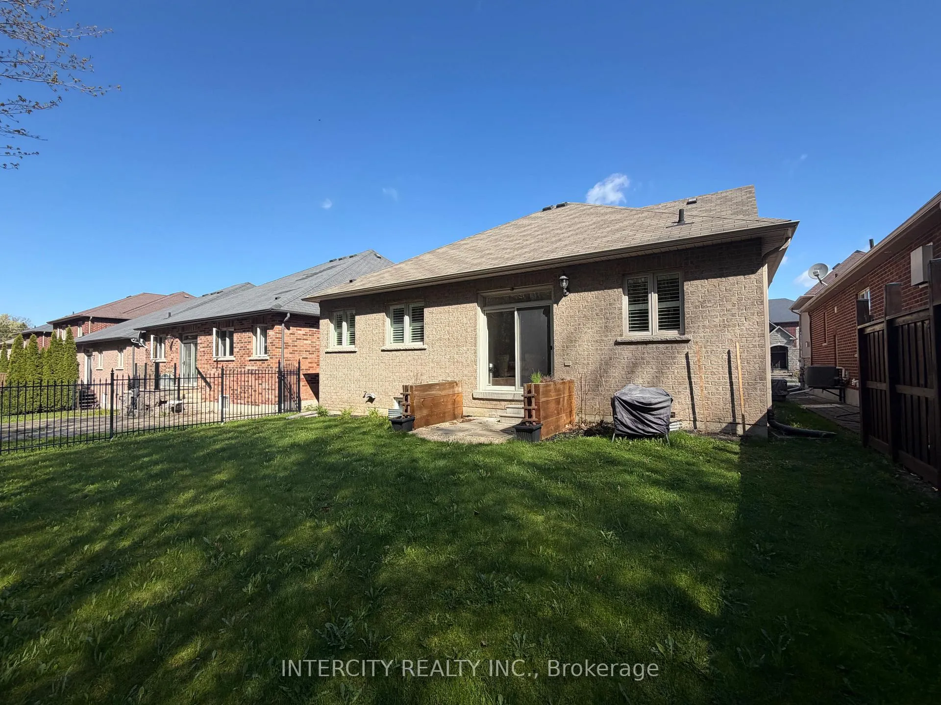 Photo 35 of 655 Davos Road, Vaughan, Vellore Village — HOMEH