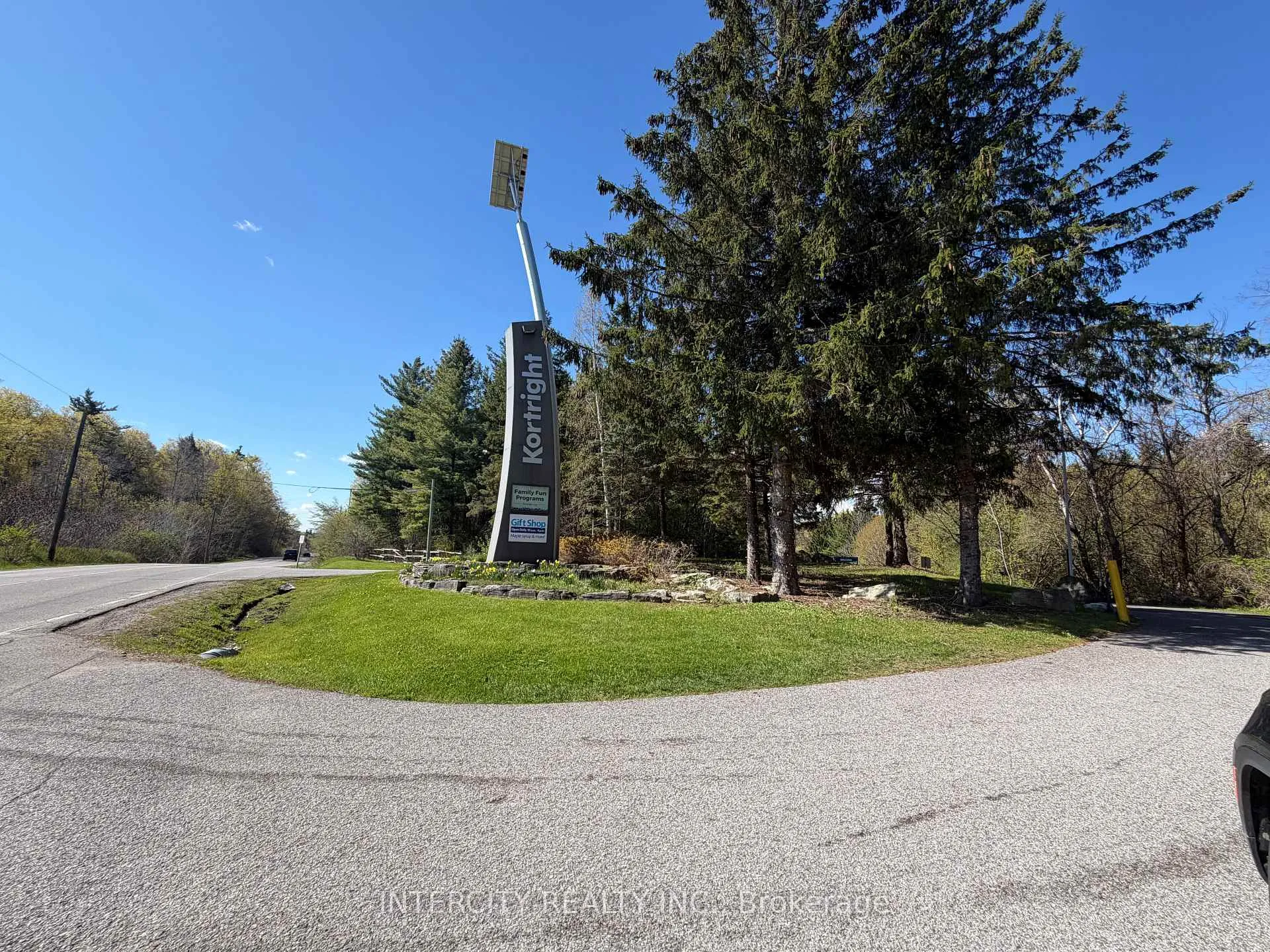 Photo 42 of 655 Davos Road, Vaughan, Vellore Village — HOMEH