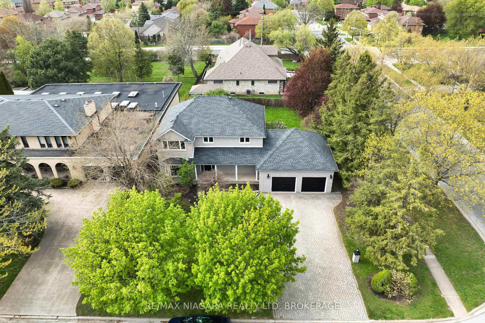 Photo 4 of 2 Mcclure Crescent, Thorold, Confederation Heights — HOMEH