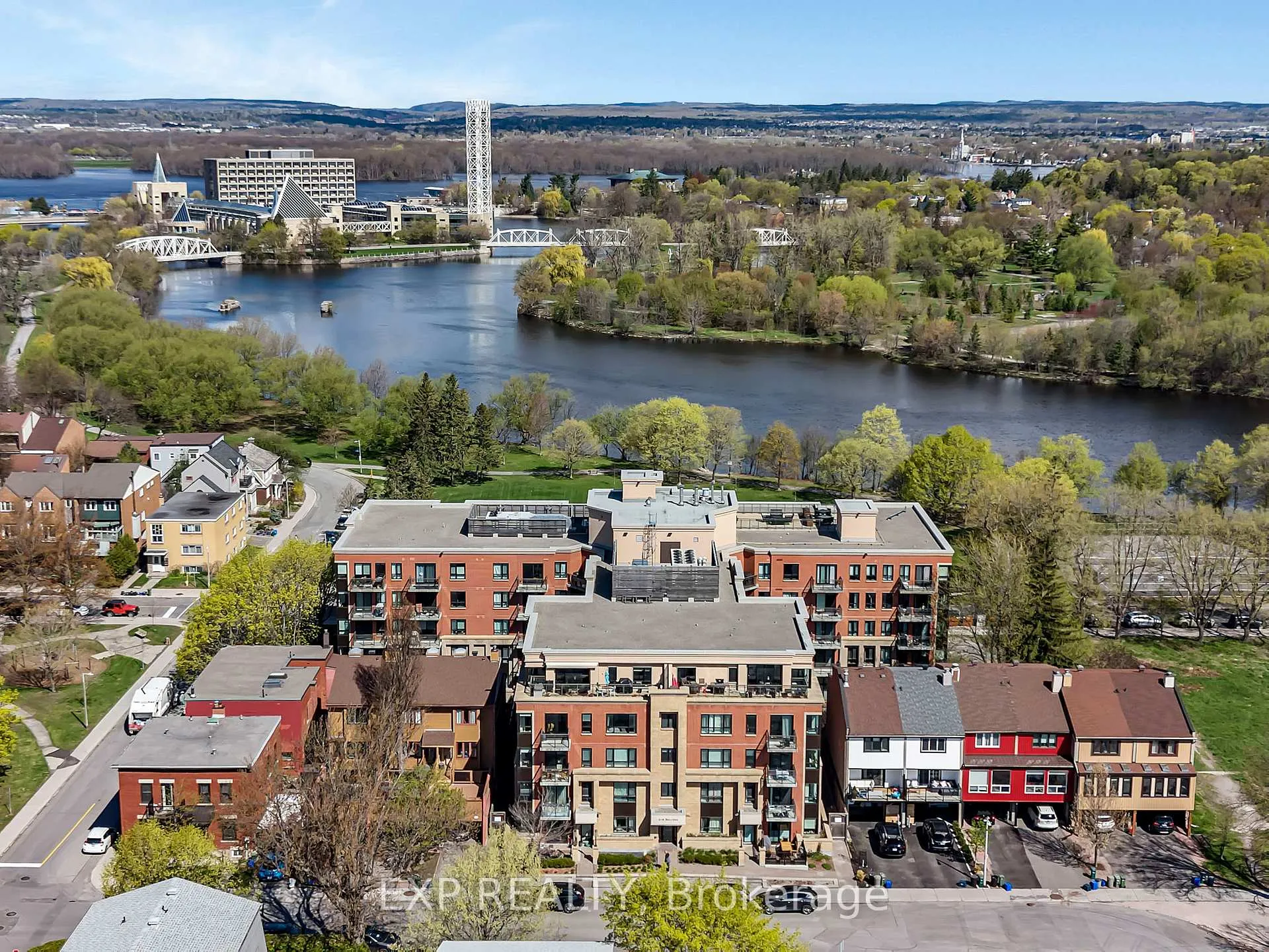 Front of Unit 410, 316 Bruyere Street
